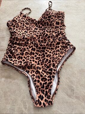 NWOT - Leopard print One-Piece Swimsuit - Woman’s Large